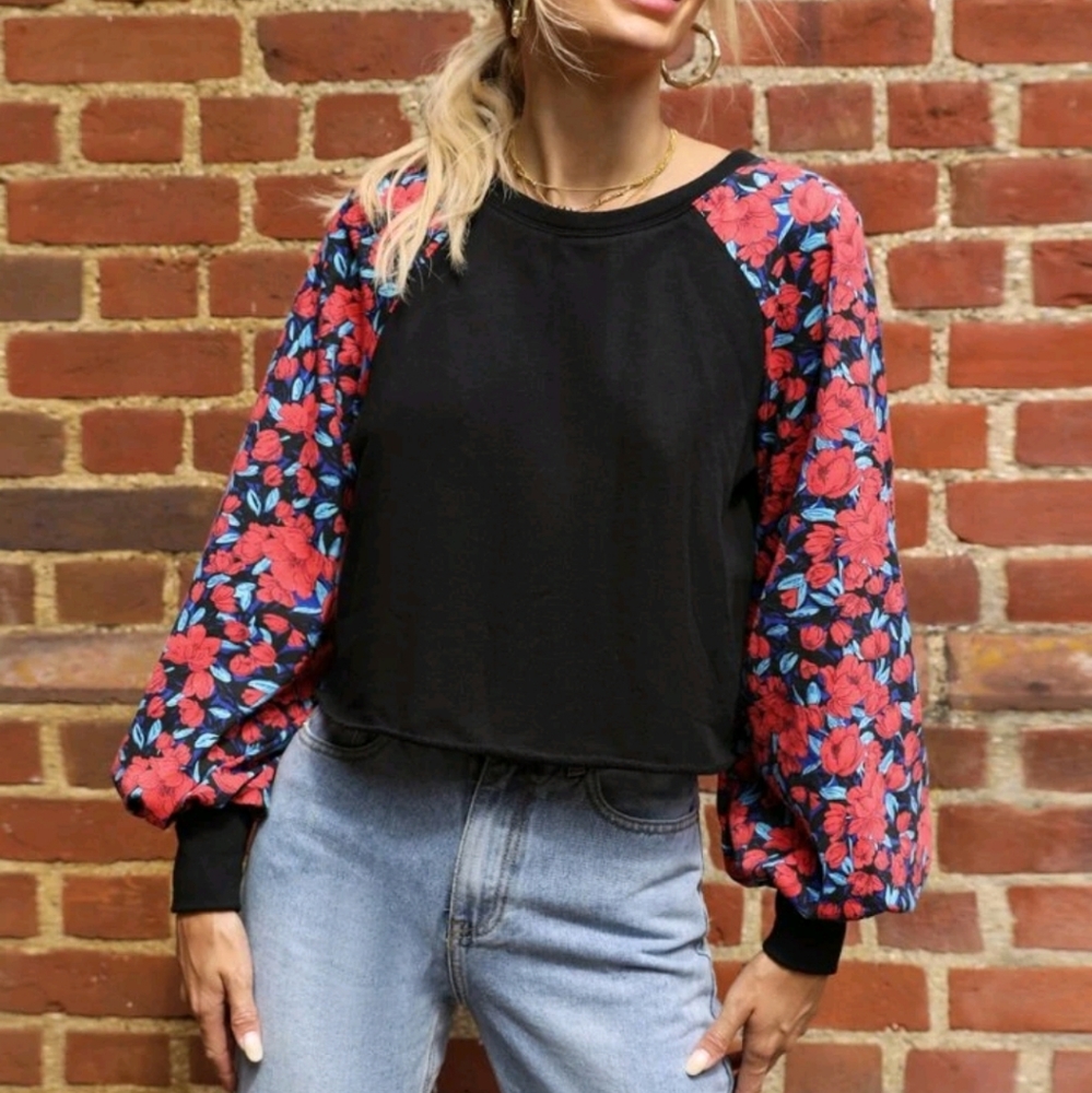 BOGO floral lantern sleeve crop top